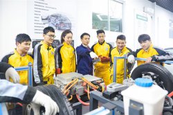 学汽修技术到哪里好？初高中毕业学汽车技术怎么样
