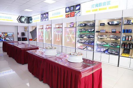 汽车维修短期速成班学什么？汽车美容改装、汽车快修快保、汽车钣喷涂装技术